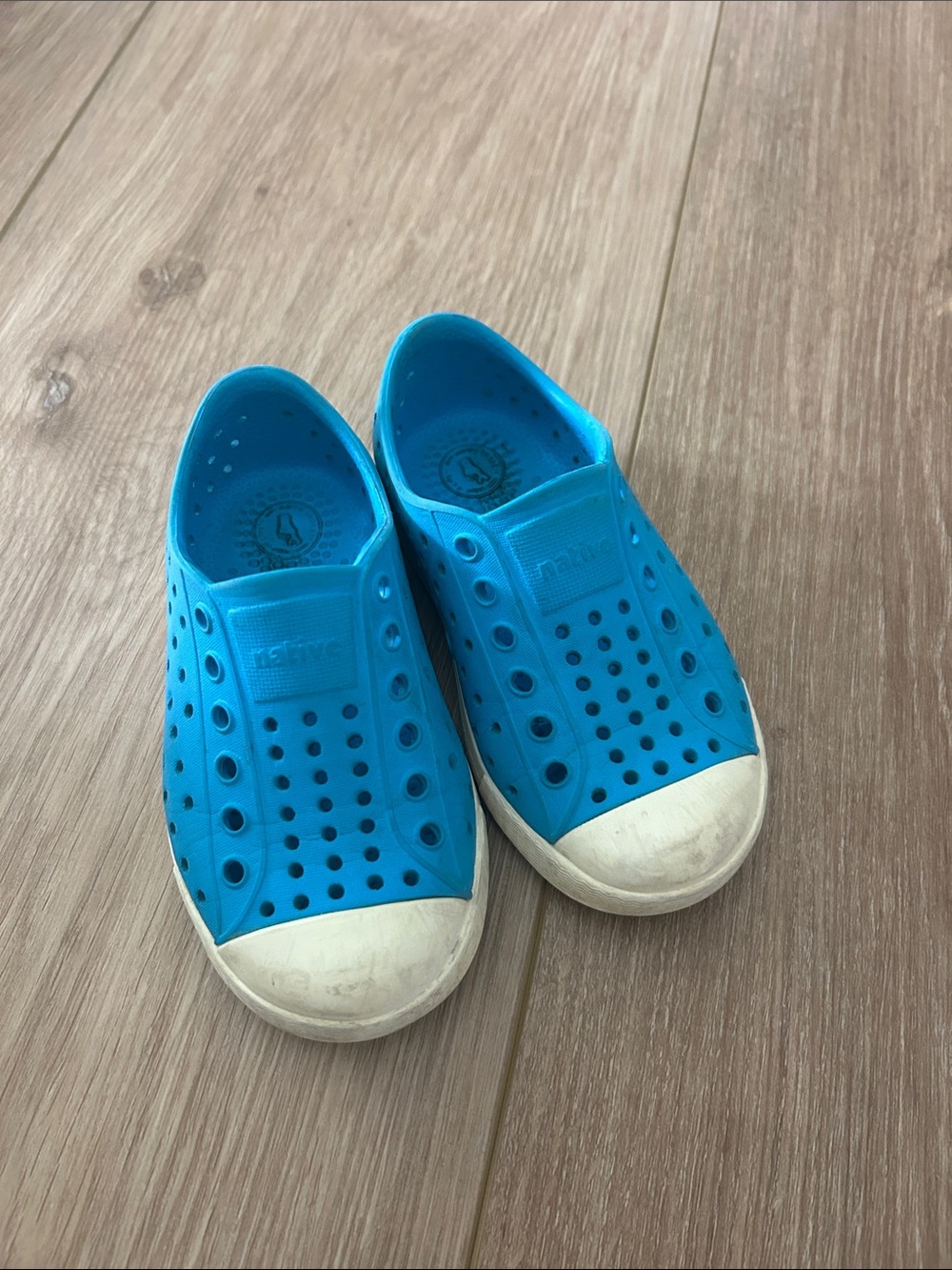Native kids blue toddler shoes size 7